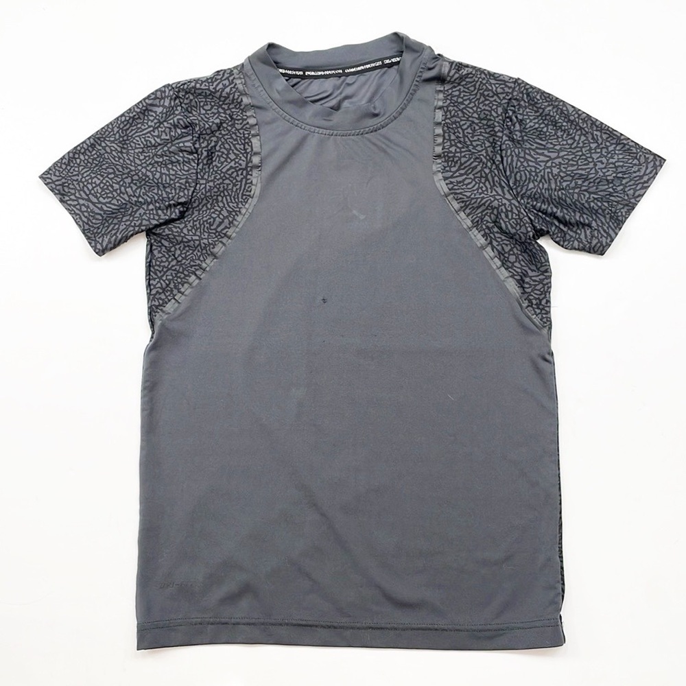 Jordan little boys gray/black dri-fit short sleeve t-shirt